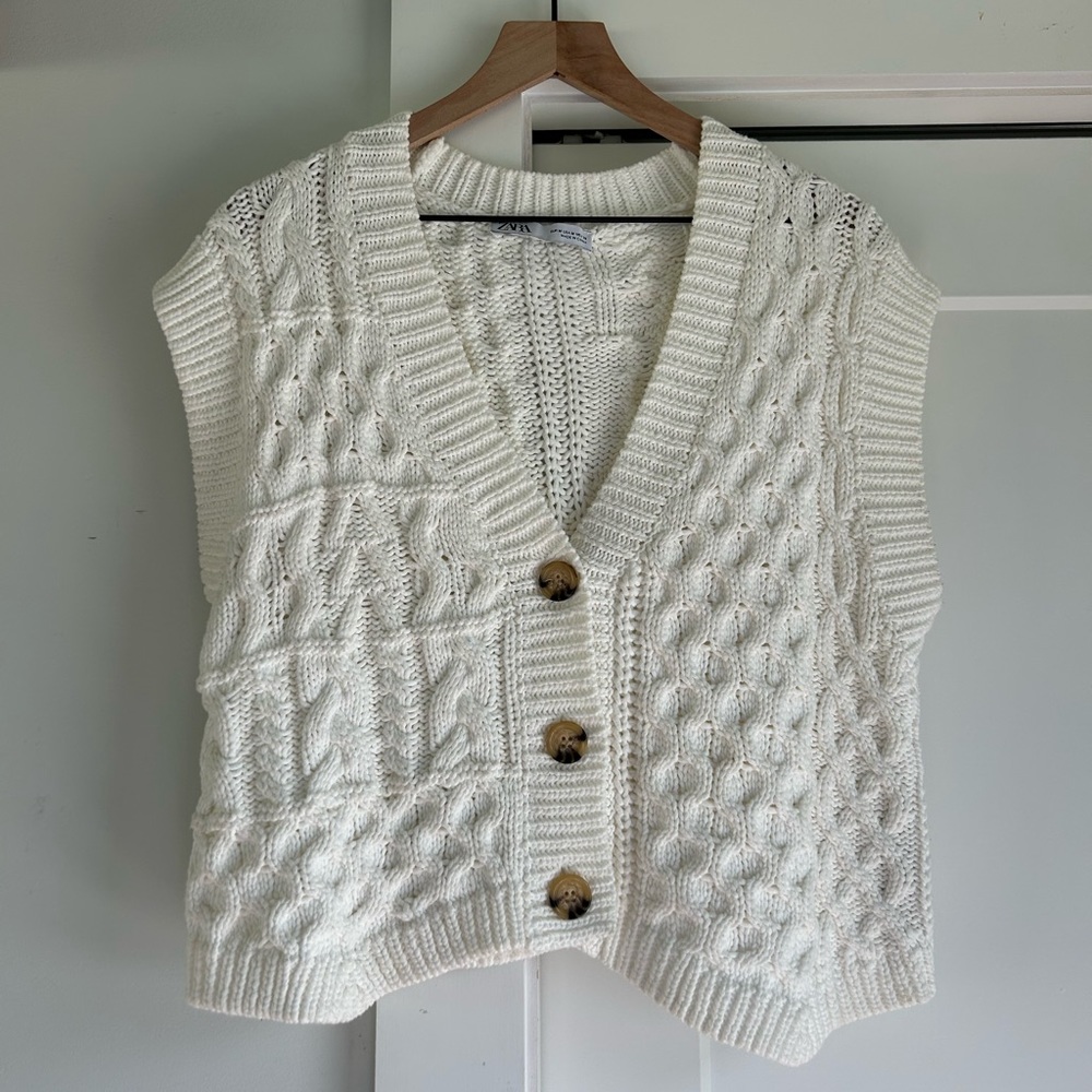 New Zara White Cable Knit Button Up Vest Women’s Size Medium